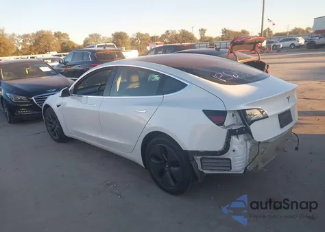 2018 Tesla Model 3 Long Range/Mid Range z USA, uszkodzony, nr VIN 5YJ3E1EA5JF162344